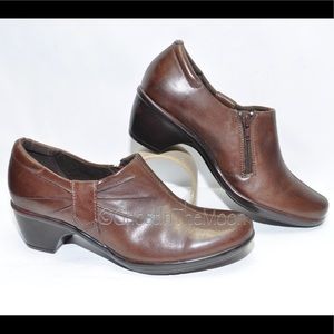 CLARKS Heels Dress Shoes Womens sz 7 Brown Genuine Leather